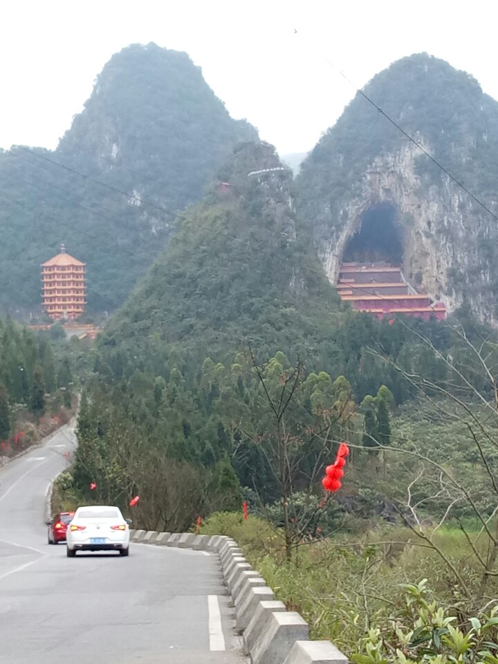 黔西南布依族苗族州兴义市万峰林风景区内标签:风景名胜;风景名胜